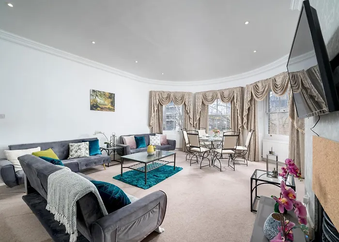 Spacious London Canary Wharf Apartments Near London 02 Arena, Excel Exhibition Centre, With Free Parking & Wifi