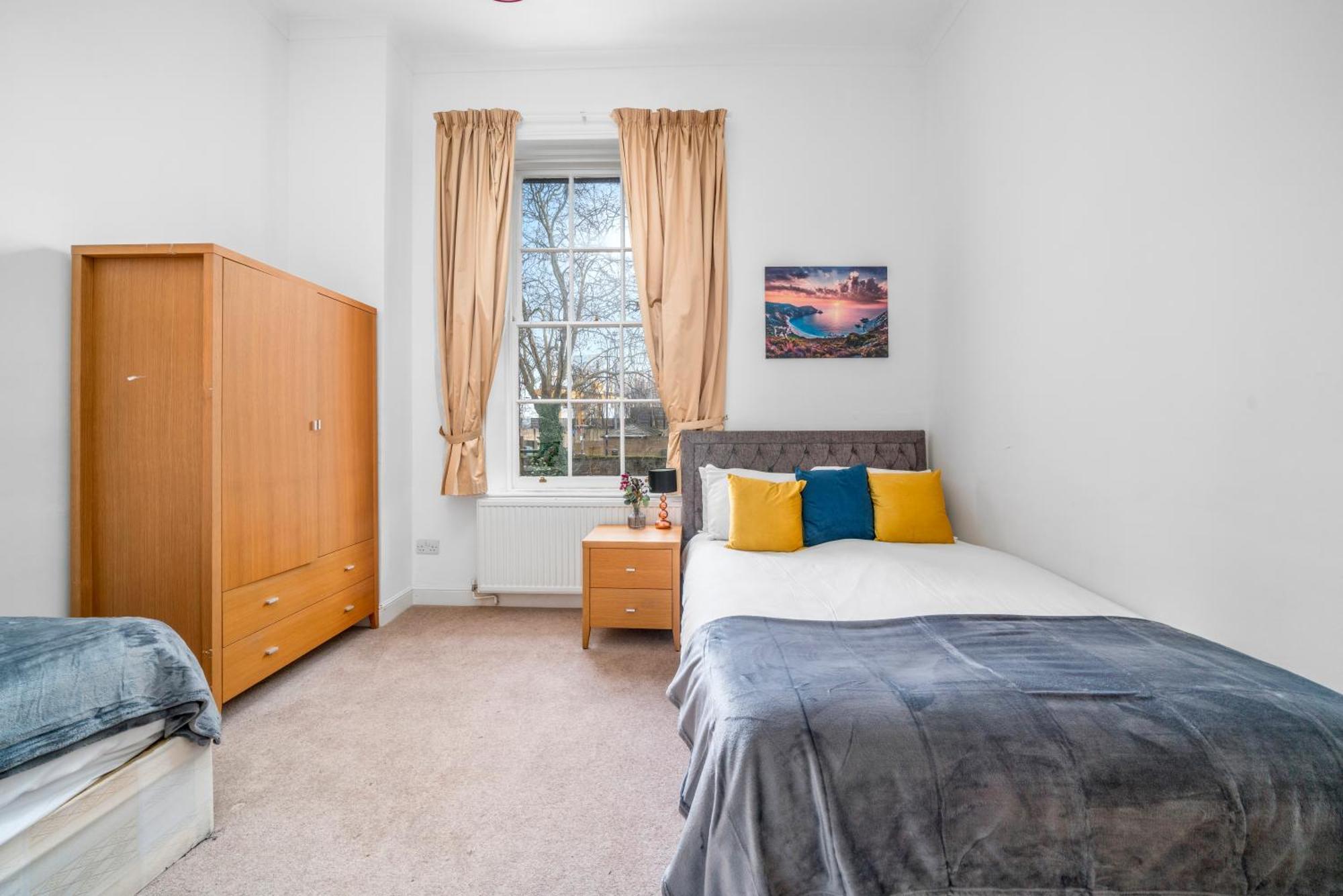 Spacious Canary Wharf Near 02 Arena, Excel Exhibition Centre, With Free Parking & Wifi Apartment *
