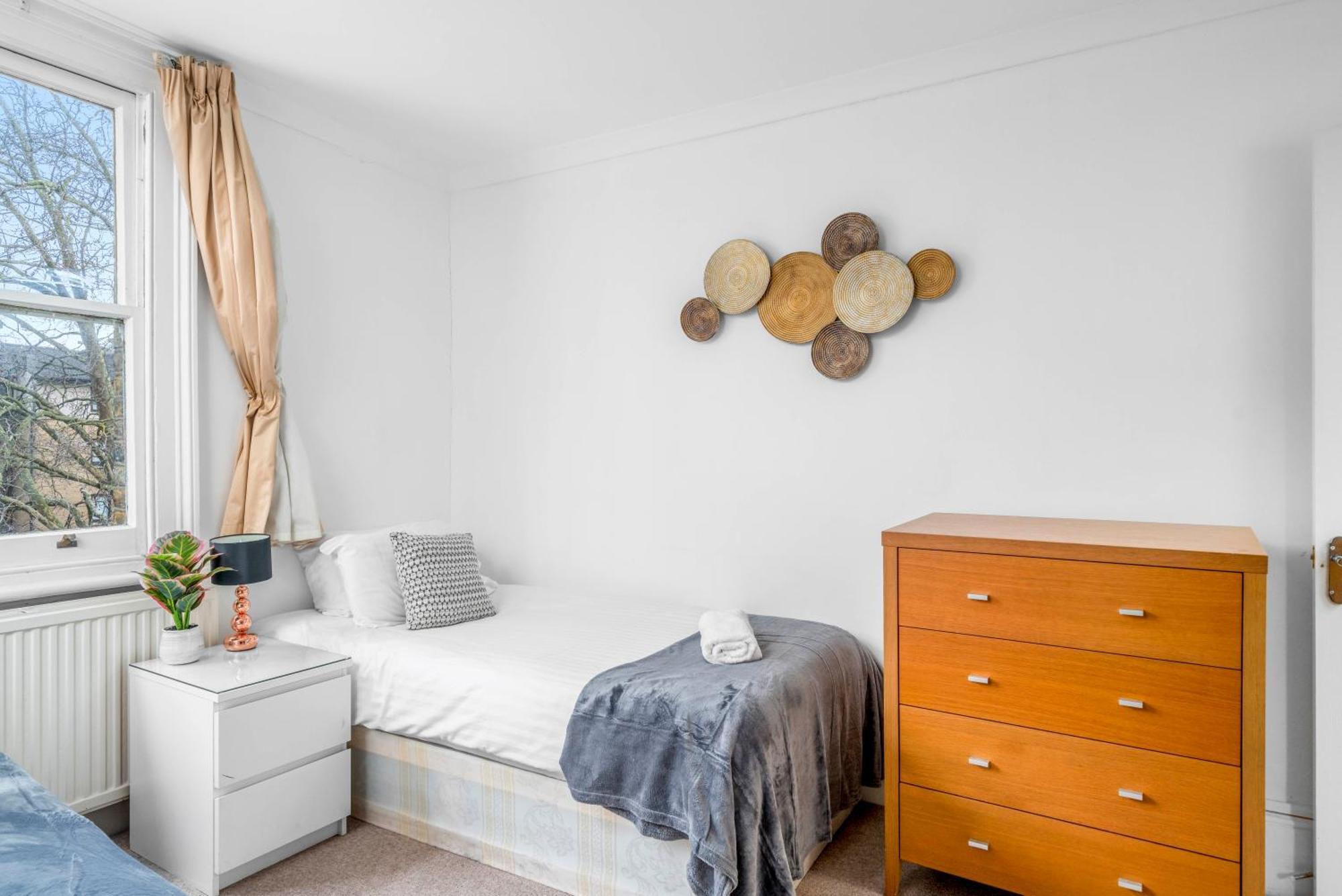 Spacious Canary Wharf Near 02 Arena, Excel Exhibition Centre, With Free Parking & Wifi Apartment London