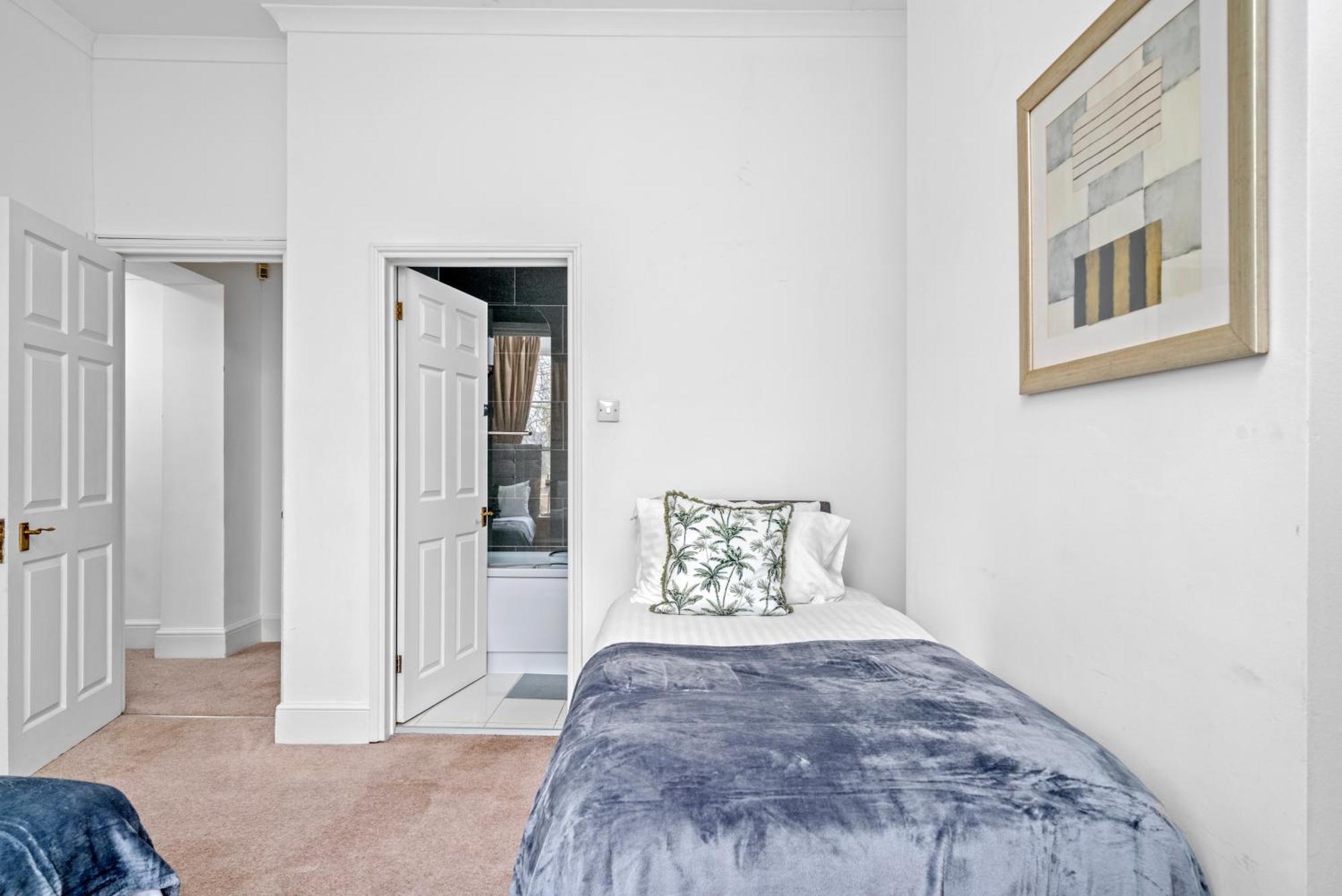Spacious Canary Wharf Near 02 Arena, Excel Exhibition Centre, With Free Parking & Wifi Apartment
