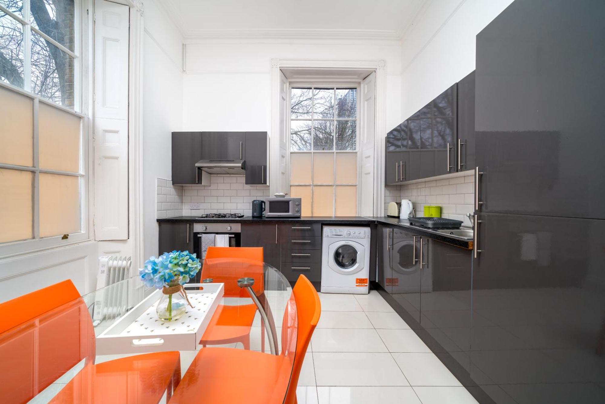 Spacious Canary Wharf Near 02 Arena, Excel Exhibition Centre, With Free Parking & Wifi Apartment *