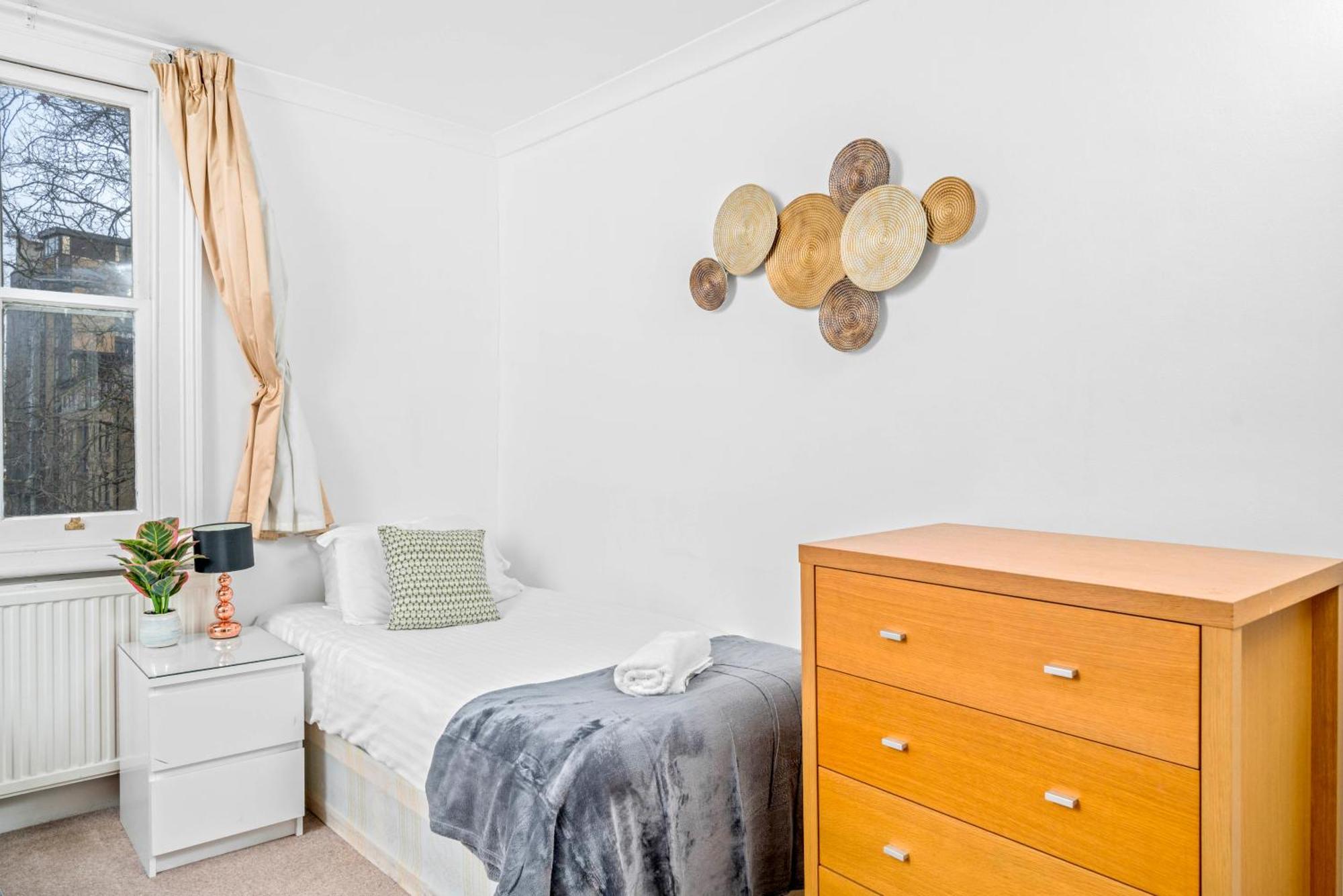 Spacious Canary Wharf Near 02 Arena, Excel Exhibition Centre, With Free Parking & Wifi