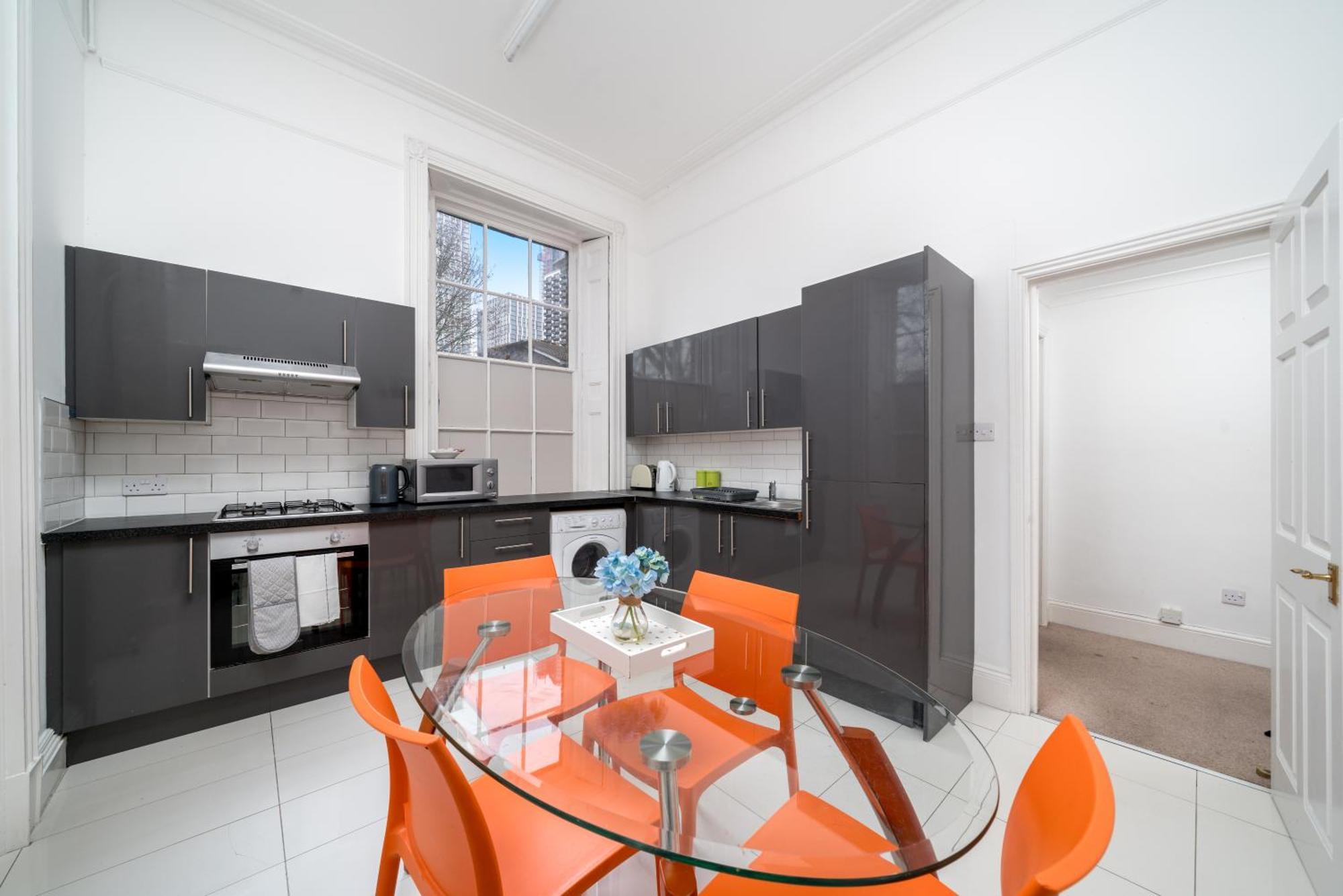 Apartment Spacious Canary Wharf Near 02 Arena, Excel Exhibition Centre, With Free Parking & Wifi London