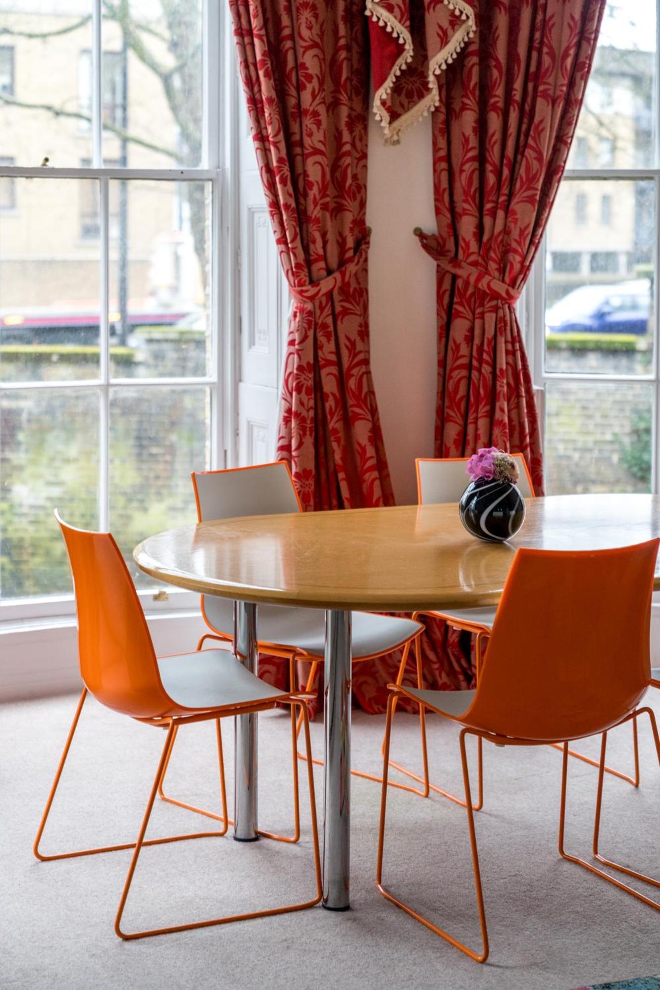 Spacious Canary Wharf Near 02 Arena, Excel Exhibition Centre, With Free Parking & Wifi * London