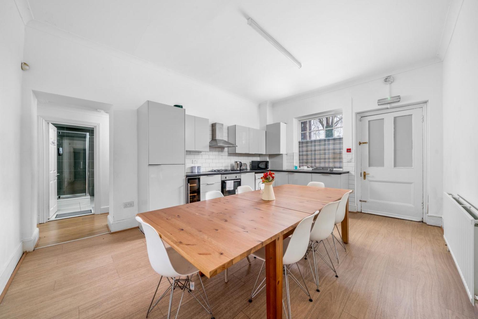 Spacious Canary Wharf Near 02 Arena, Excel Exhibition Centre, With Free Parking & Wifi * London