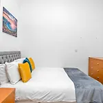 Spacious London Canary Wharf Apartments Near London 02 Arena, Excel Exhibition Centre, With Free Parking & Wifi