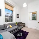 Spacious London Canary Wharf Apartments Near London 02 Arena, Excel Exhibition Centre, With Free Parking & Wifi