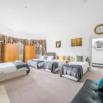 Spacious London Canary Wharf Apartments Near London 02 Arena, Excel Exhibition Centre, With Free Parking & Wifi
