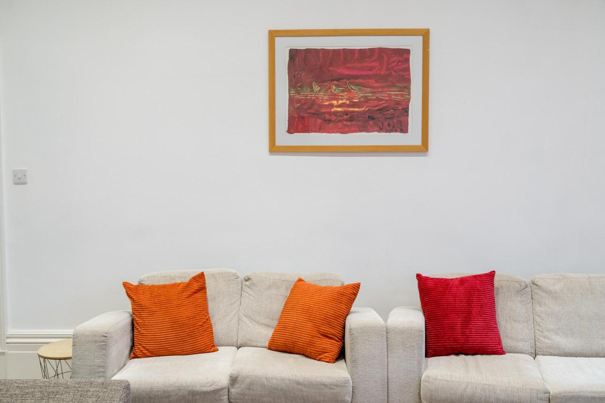 Spacious Canary Wharf Near 02 Arena, Excel Exhibition Centre, With Free Parking & Wifi * Londra
