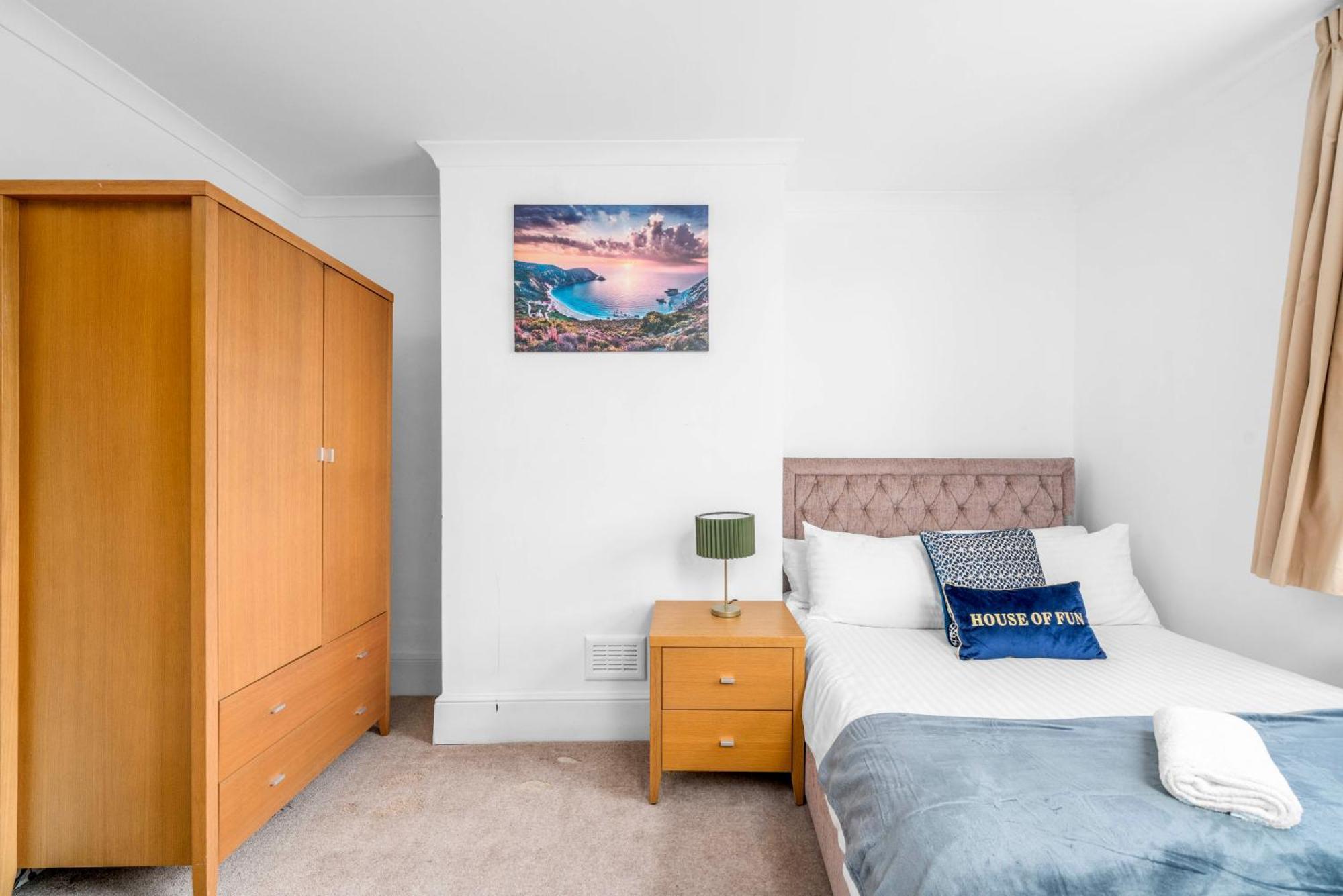 Spacious Canary Wharf Near 02 Arena, Excel Exhibition Centre, With Free Parking & Wifi *