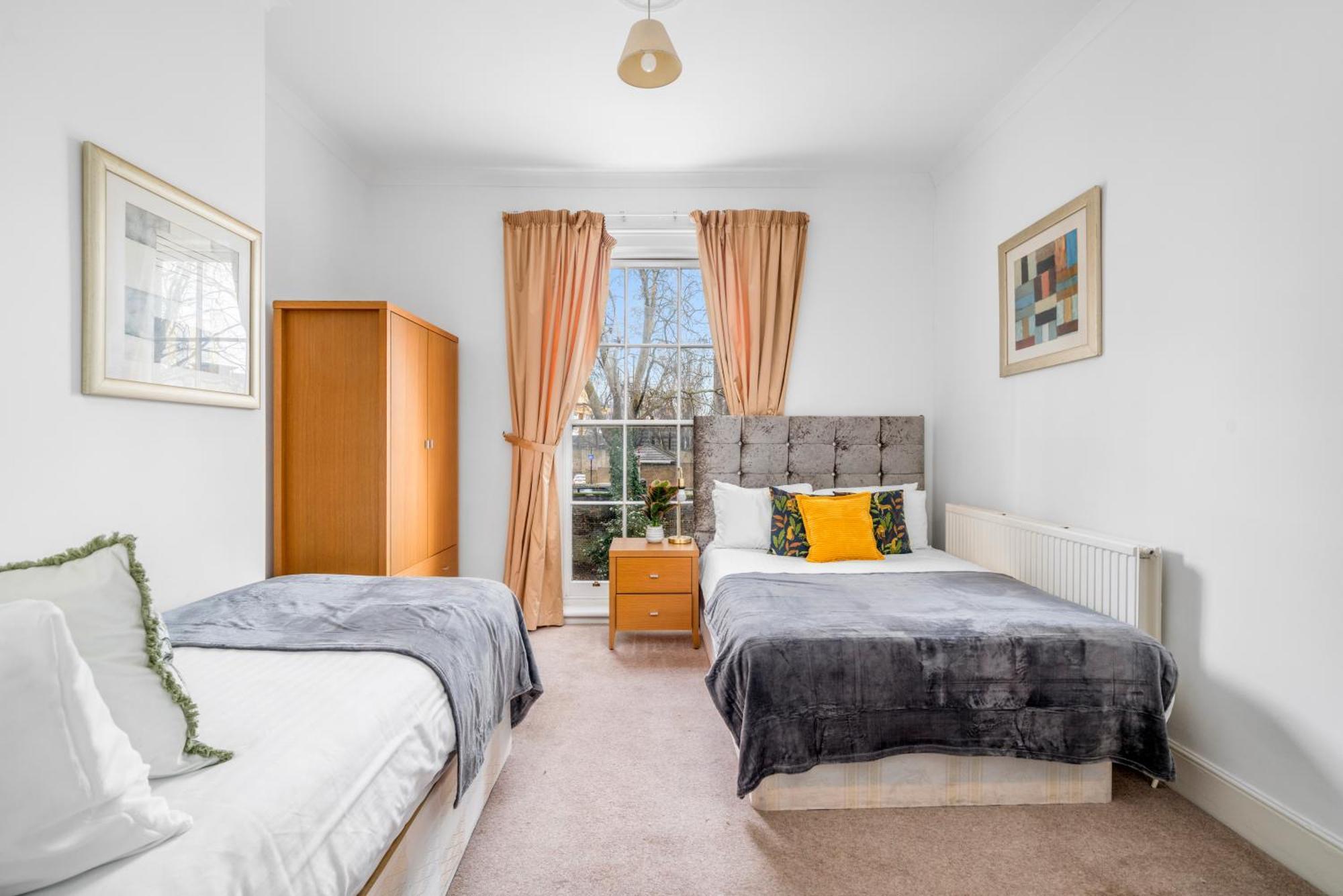 Spacious Canary Wharf Near 02 Arena, Excel Exhibition Centre, With Free Parking & Wifi Appartamento
