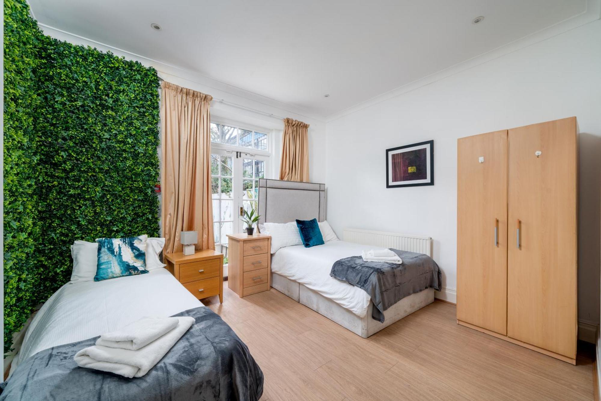 Spacious Canary Wharf Near 02 Arena, Excel Exhibition Centre, With Free Parking & Wifi Appartamento *